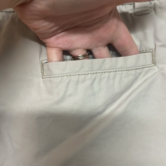 GAP size 8 Khaki Color Mid-rise Boyfriend Roll-up 8” Inseam Shorts with Pockets - Picture 6 of 10